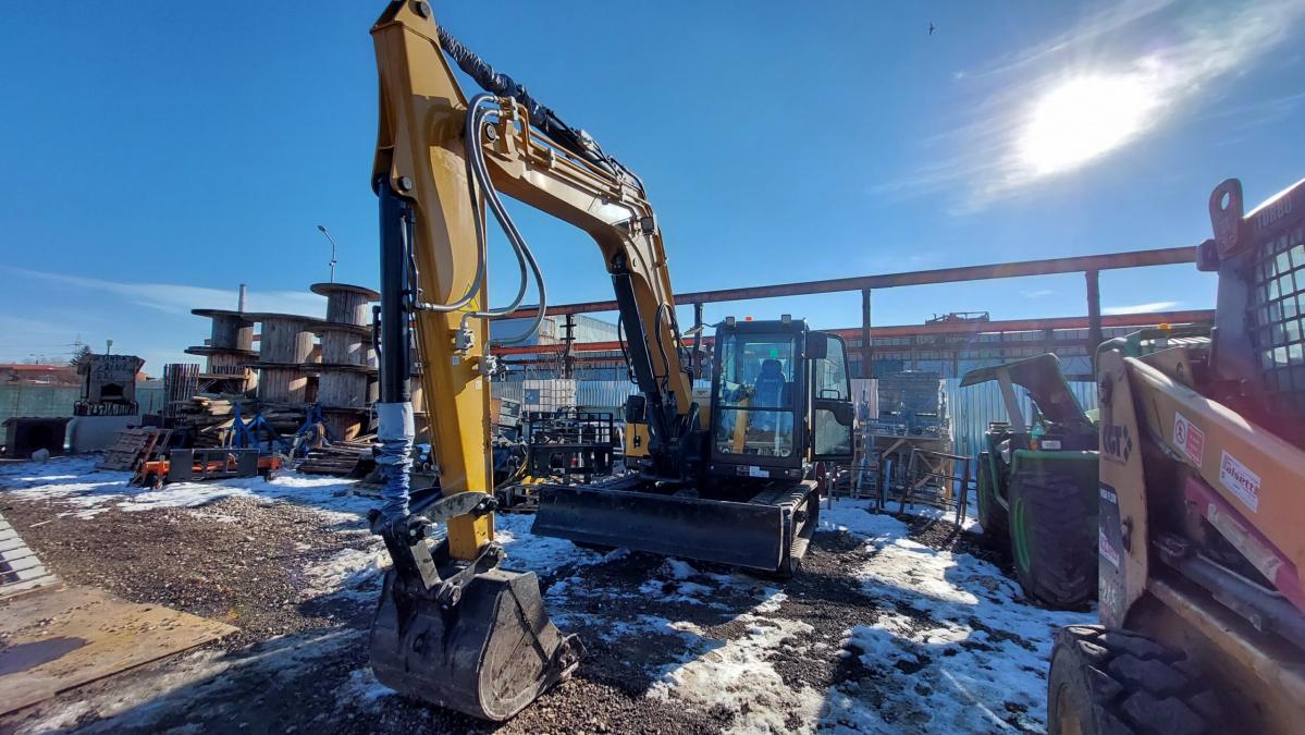 Montare Punere in functiune Set Statie President Teddy II si Antena Avanti Volo 130 pe utilaje speciale/buldoexcavator