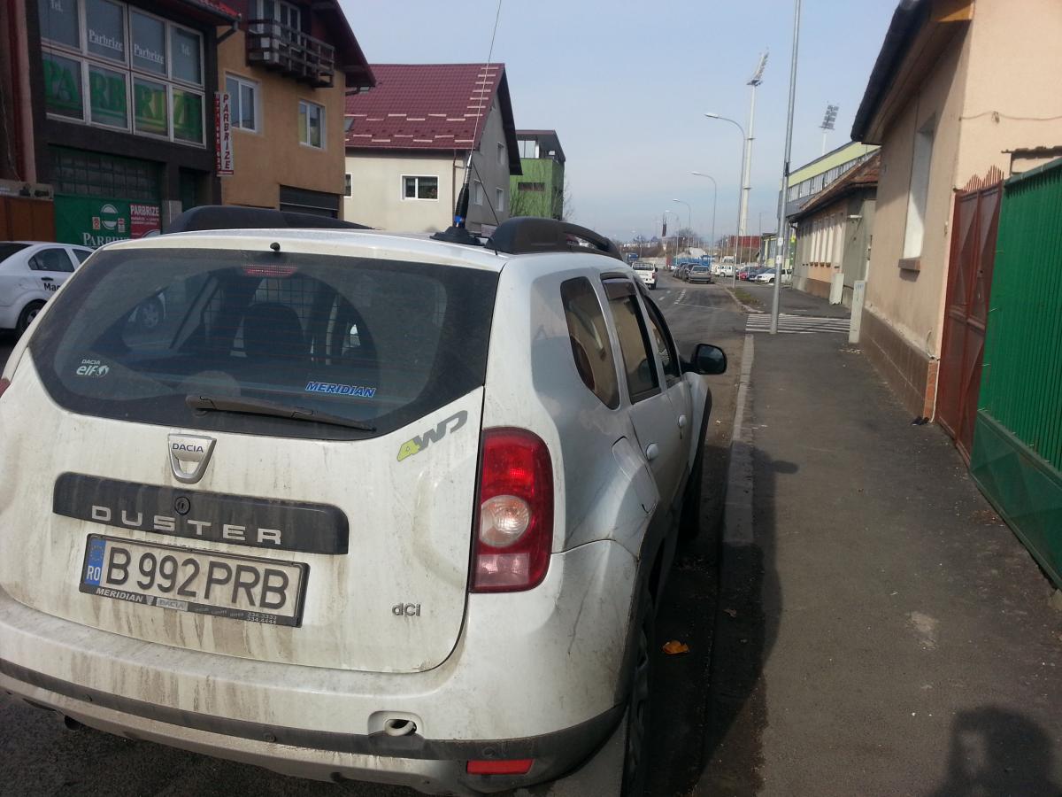 Montaj/Montare statie radio CB + antena radio CB pe Dacia Duster